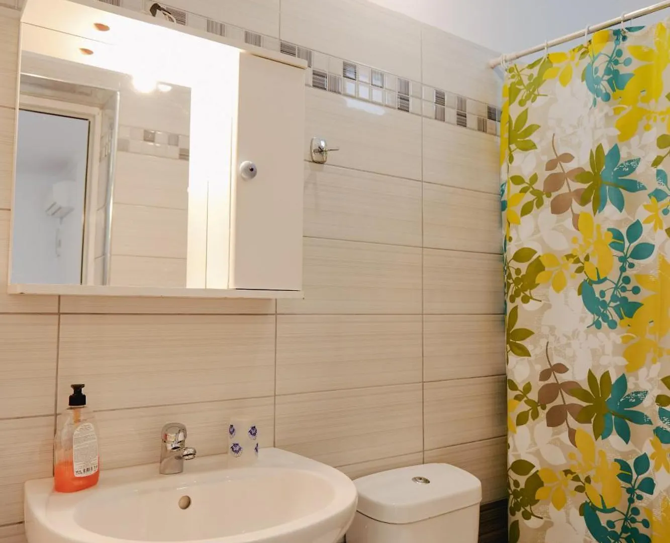 Apartments Gentian Oruci 사밀 0*,